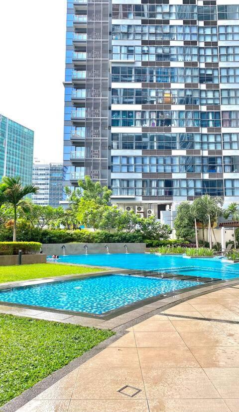 Uptown Parksuites Taguig Exterior photo